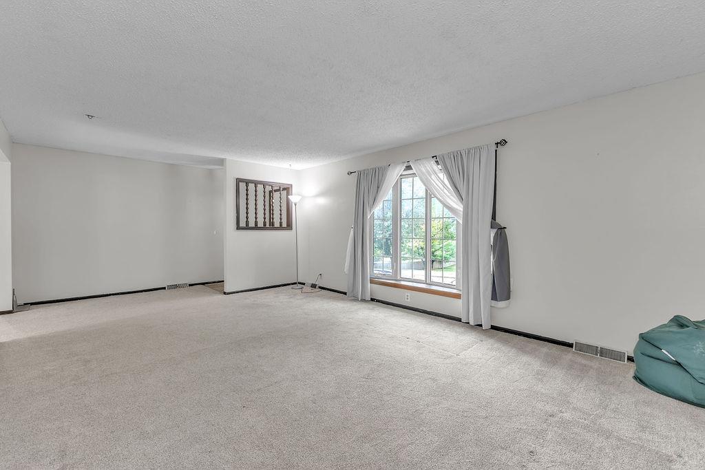 Photo 4 of 2209 N Leonard Road