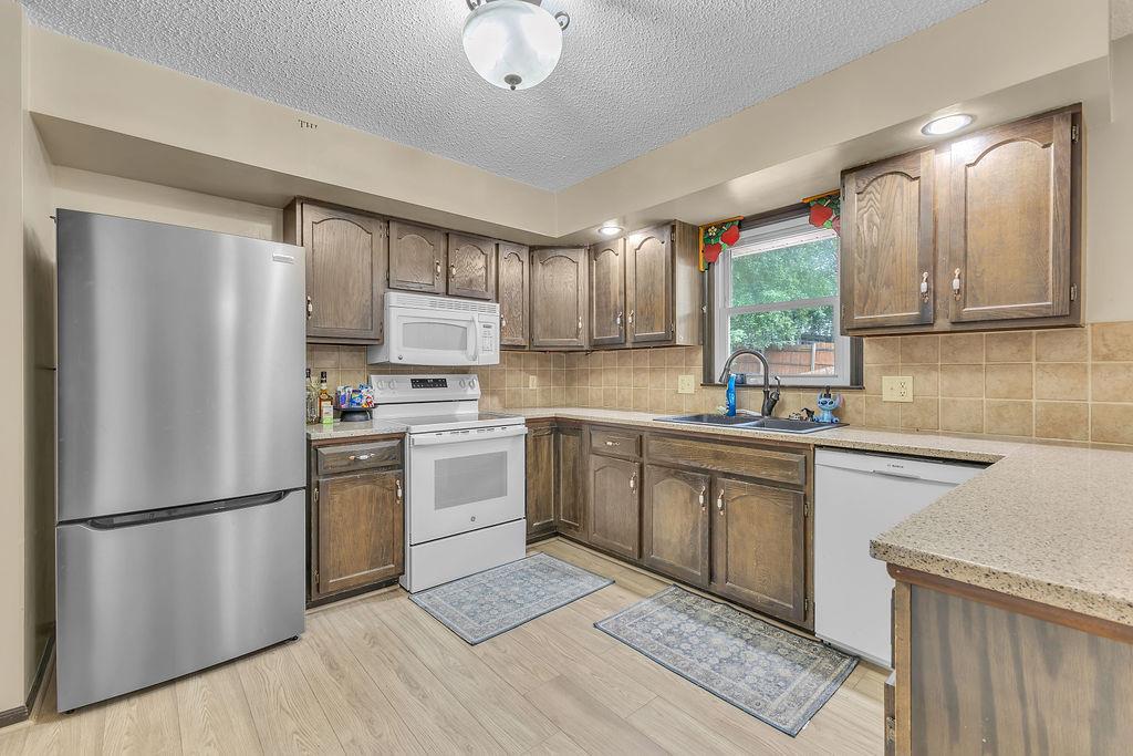Photo 6 of 2209 N Leonard Road