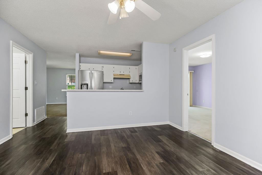 Photo 5 of 304 E Hansen Court
