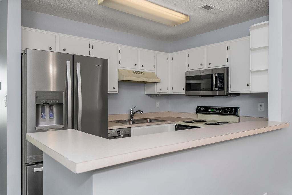 Photo 6 of 304 E Hansen Court