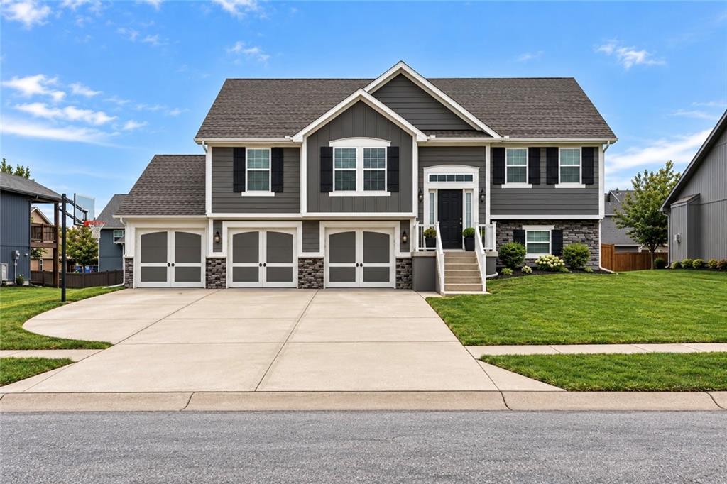 Photo of 902 N Cottonwood Street in Kearney, MO