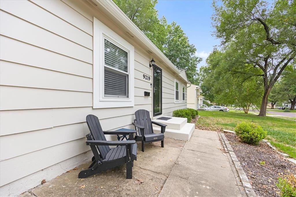 Photo 4 of 9219 W 100th Street