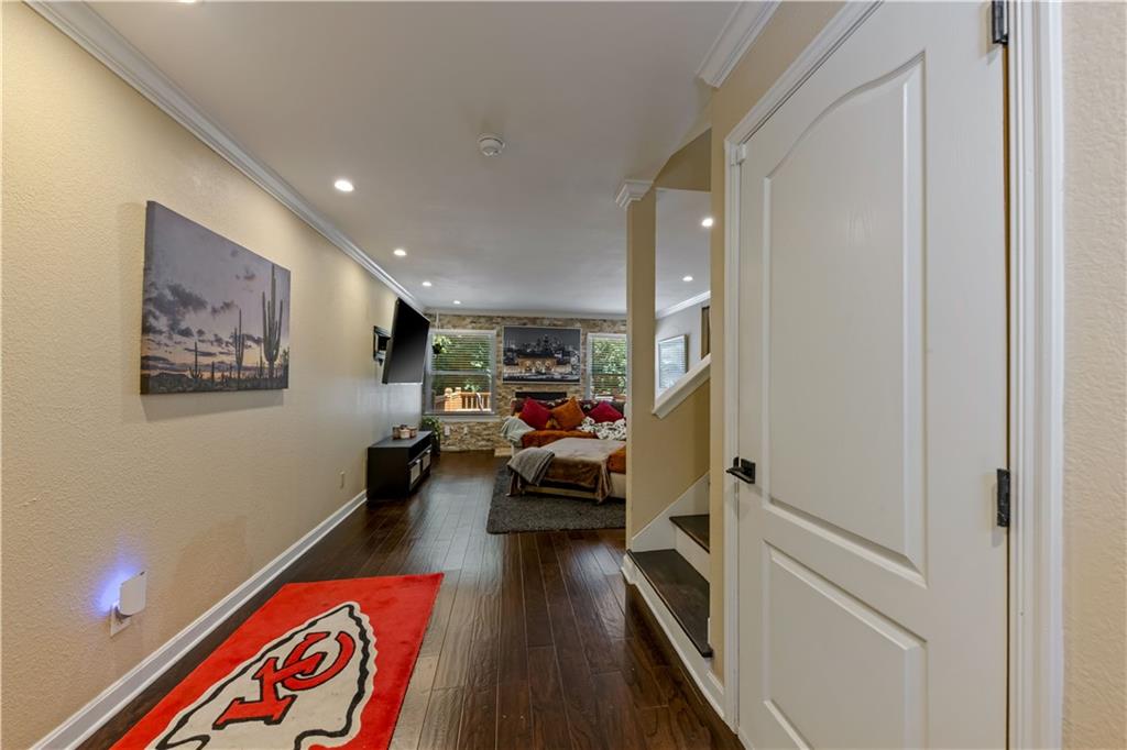 Photo 4 of 1107 N 84th Terrace
