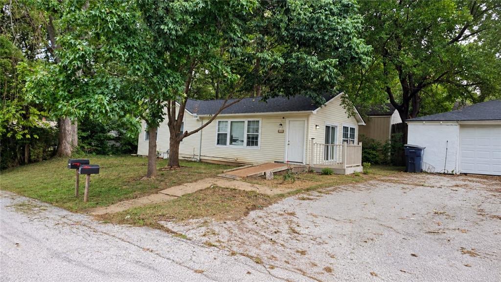 Photo 2 of 3809 N Spruce Avenue
