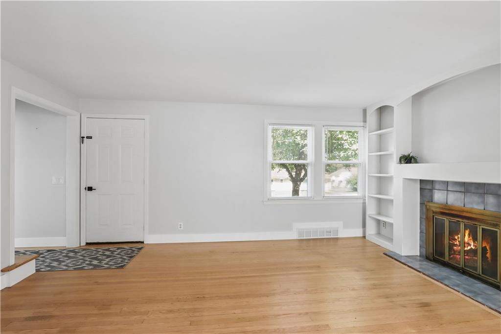 Photo 5 of 6907 W 77th Terrace