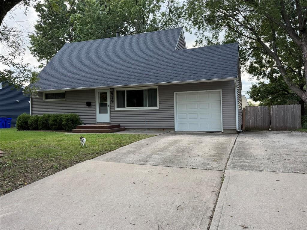 Photo of 919 S Sunset Drive S