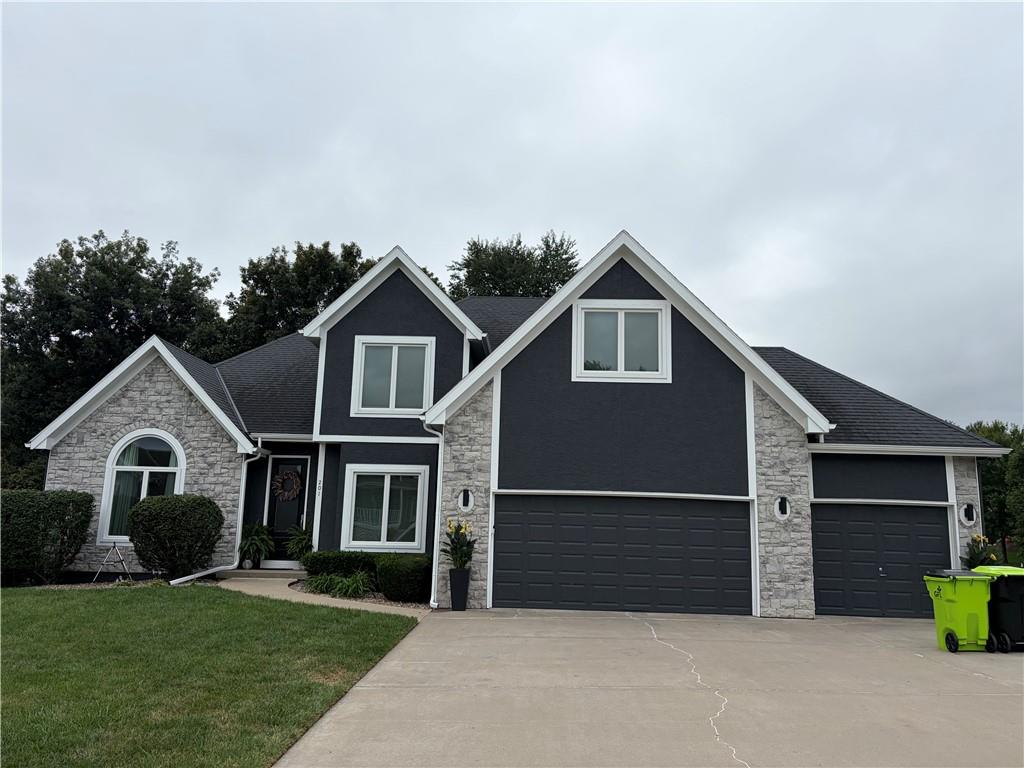 Photo of 201 Surrey Court in Smithville, MO