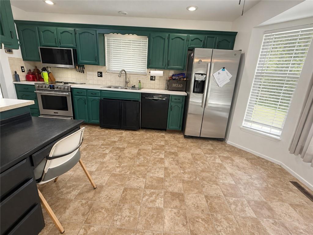 Photo 4 of 2121 NW Hidden Pointe Court