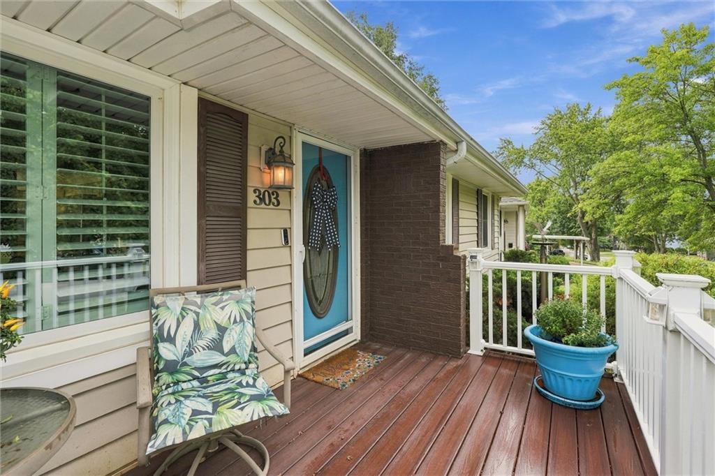 Photo 5 of 303 SW Marion Lane