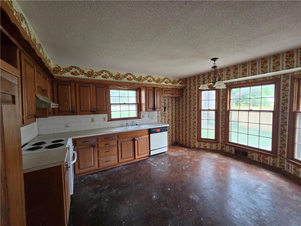 Photo 5 of 12905 Manchester Avenue
