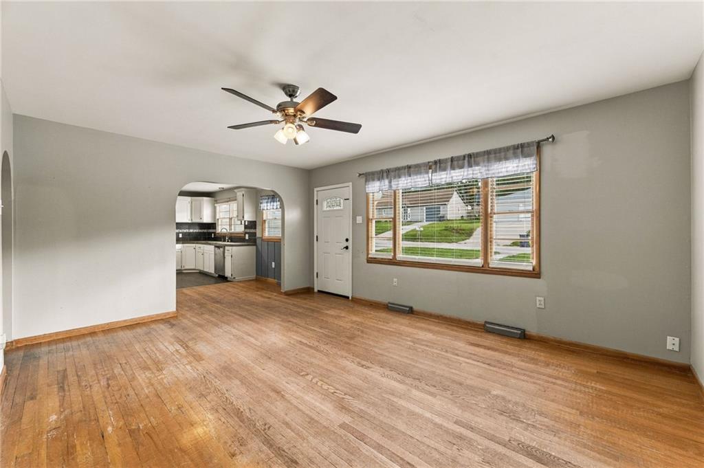Photo 5 of 512 E Woods Street