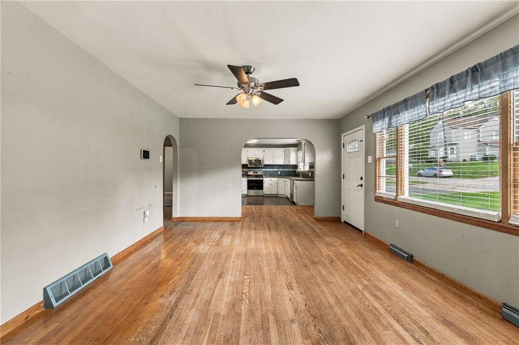 Photo 6 of 512 E Woods Street