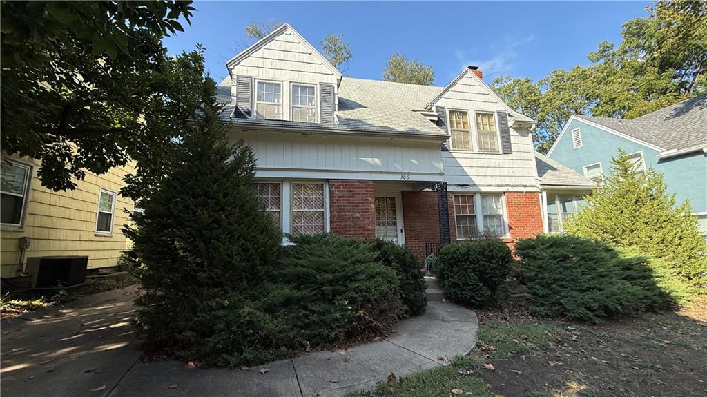 Photo of 306 Meyer Boulevard E in Kansas City, MO