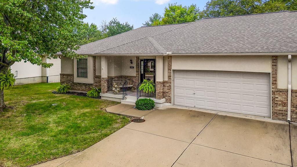 Photo 4 of 2413 SW RICHWOOD Circle