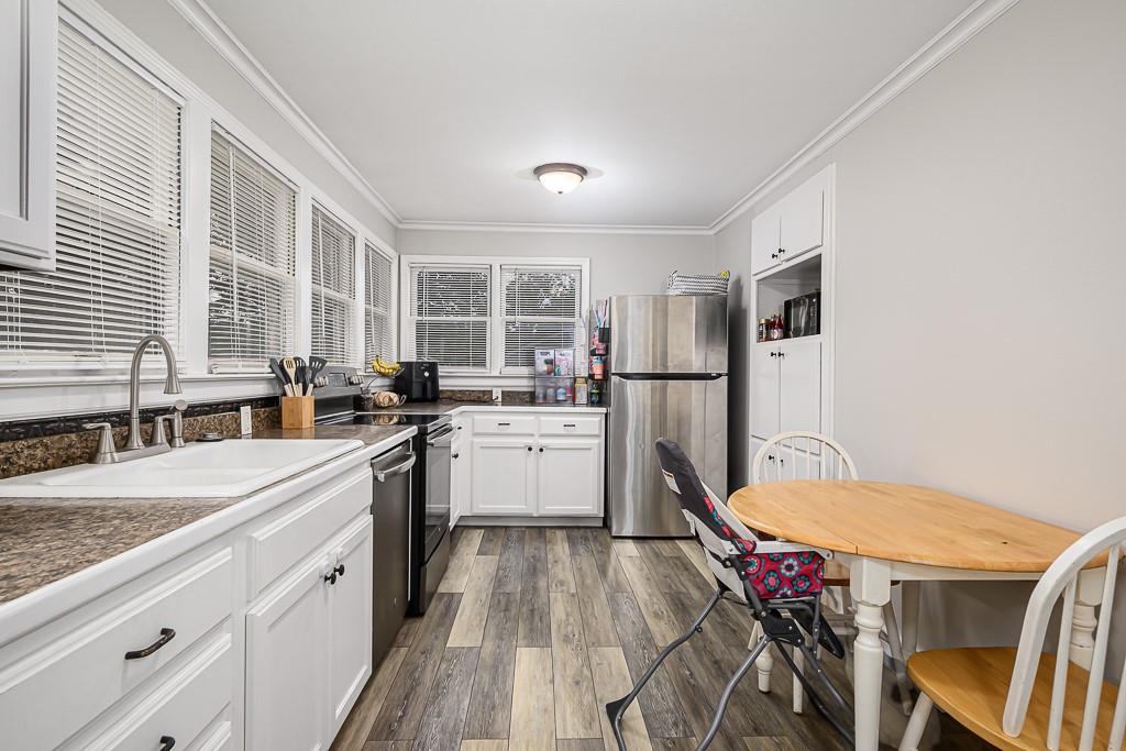 Photo 7 of 702 E 8th Street