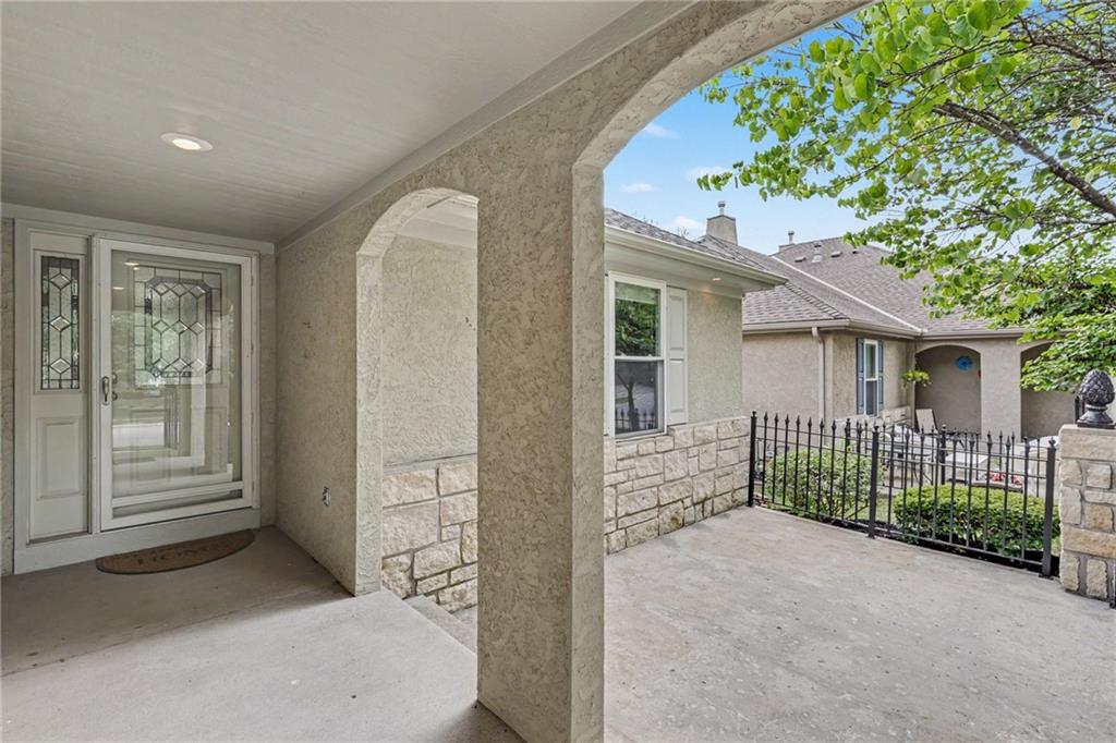 Photo 4 of 4008 SW HOMESTEAD Drive