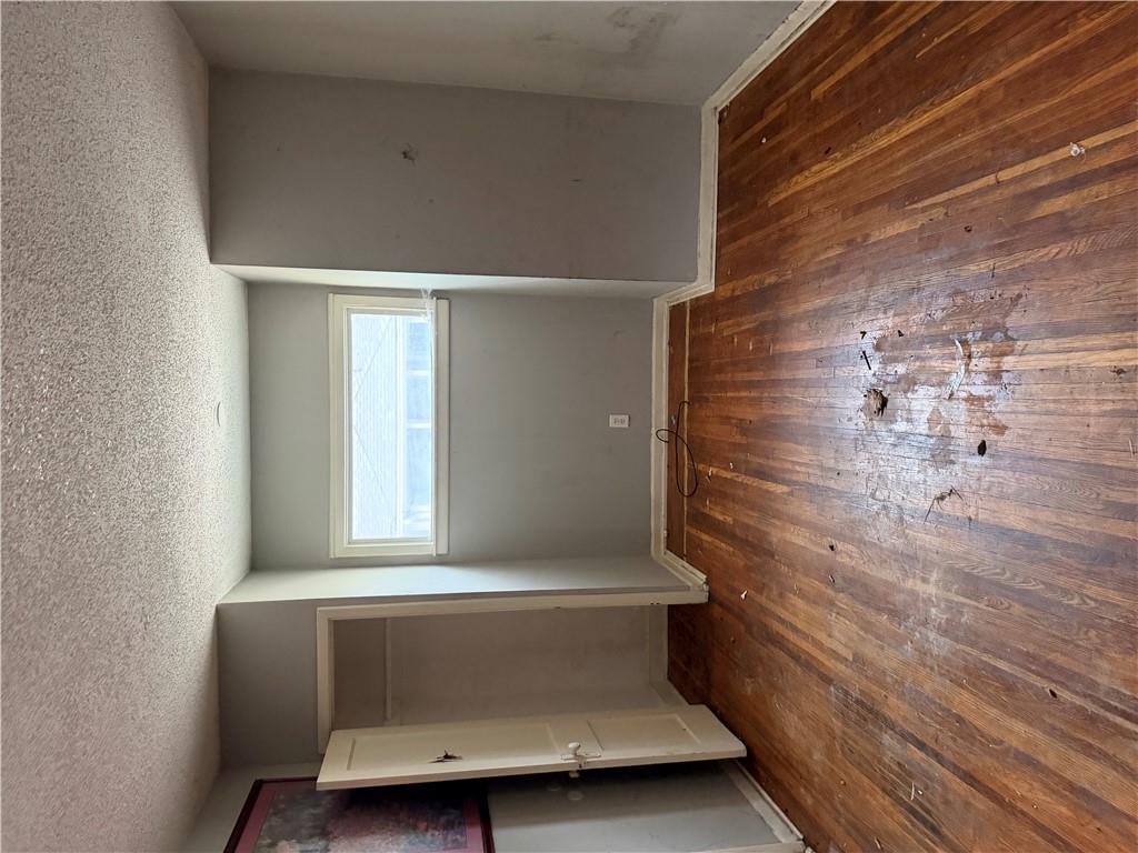 Photo 3 of 2210 E 69th Street