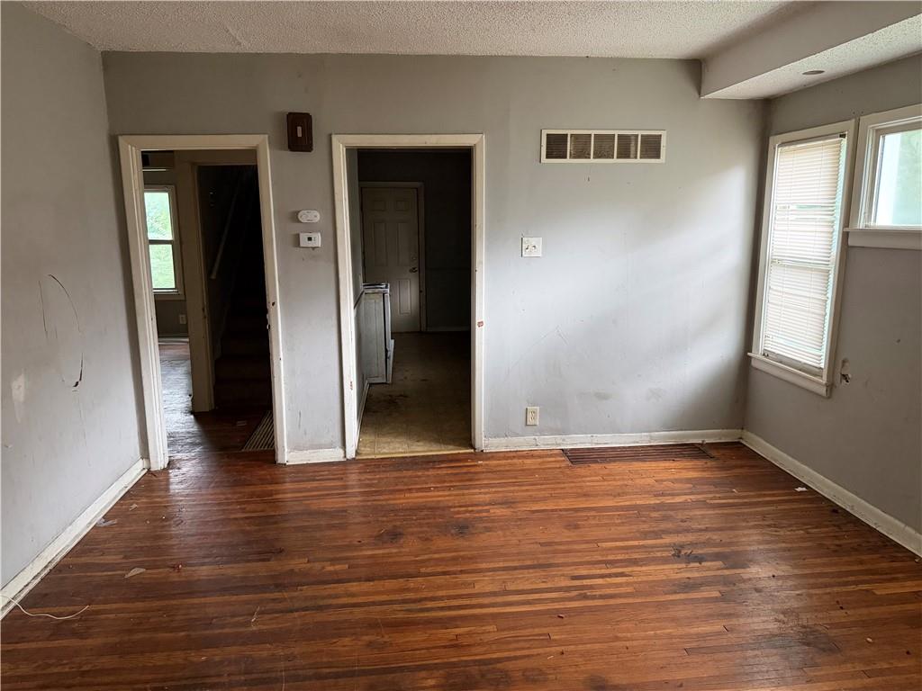 Photo 4 of 2210 E 69th Street