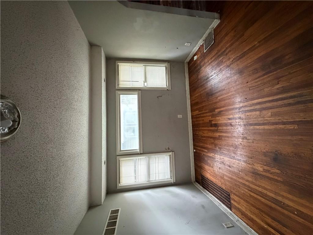 Photo 5 of 2210 E 69th Street