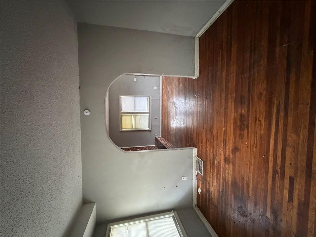 Photo 6 of 2210 E 69th Street