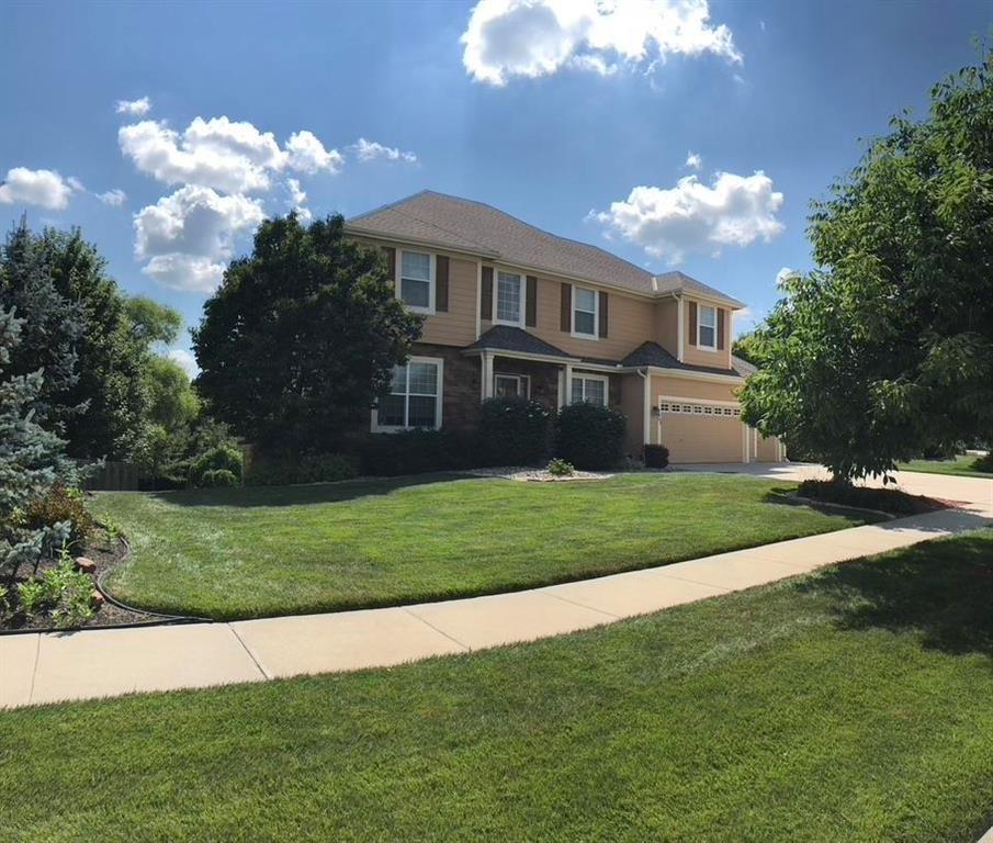 Photo 2 of 703 Willow Drive