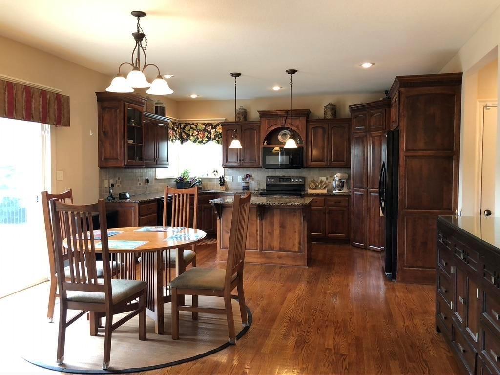 Photo 5 of 703 Willow Drive