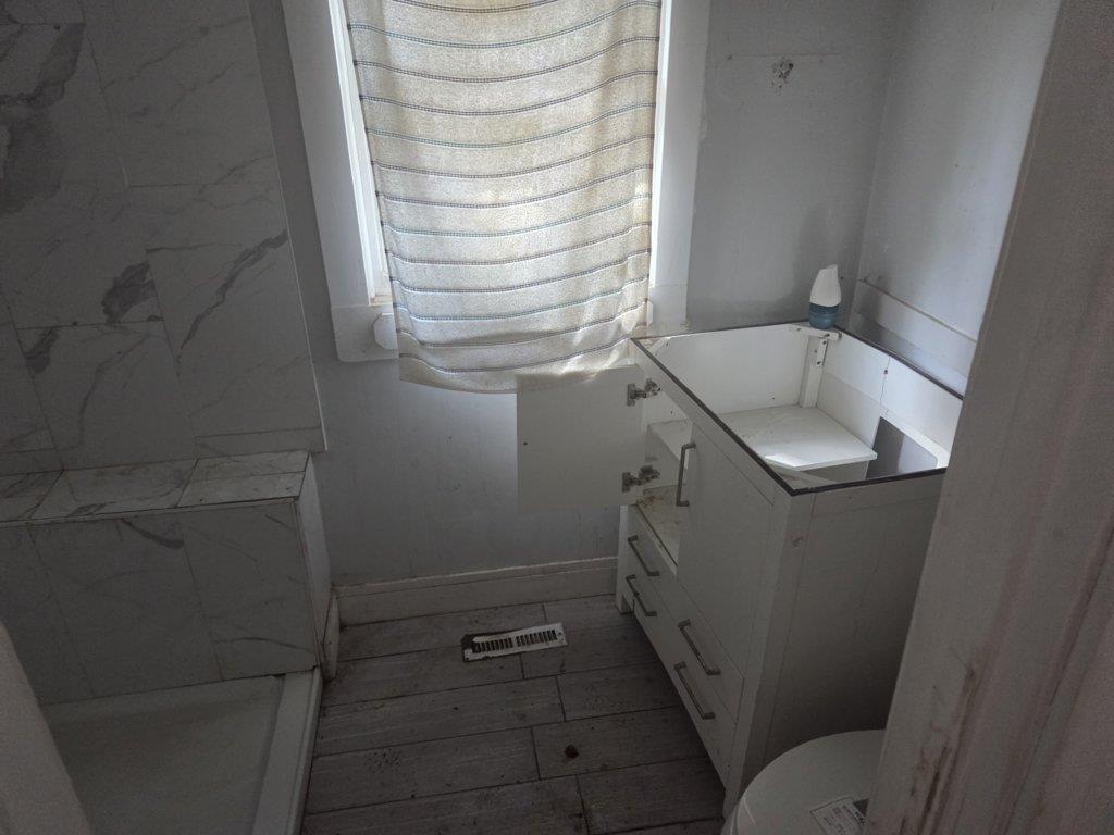 Photo 6 of 2104 E 59th Street