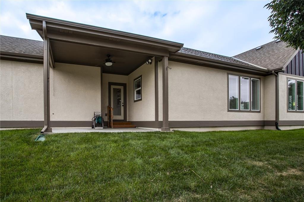 Photo 3 of 8117 N Farley Avenue