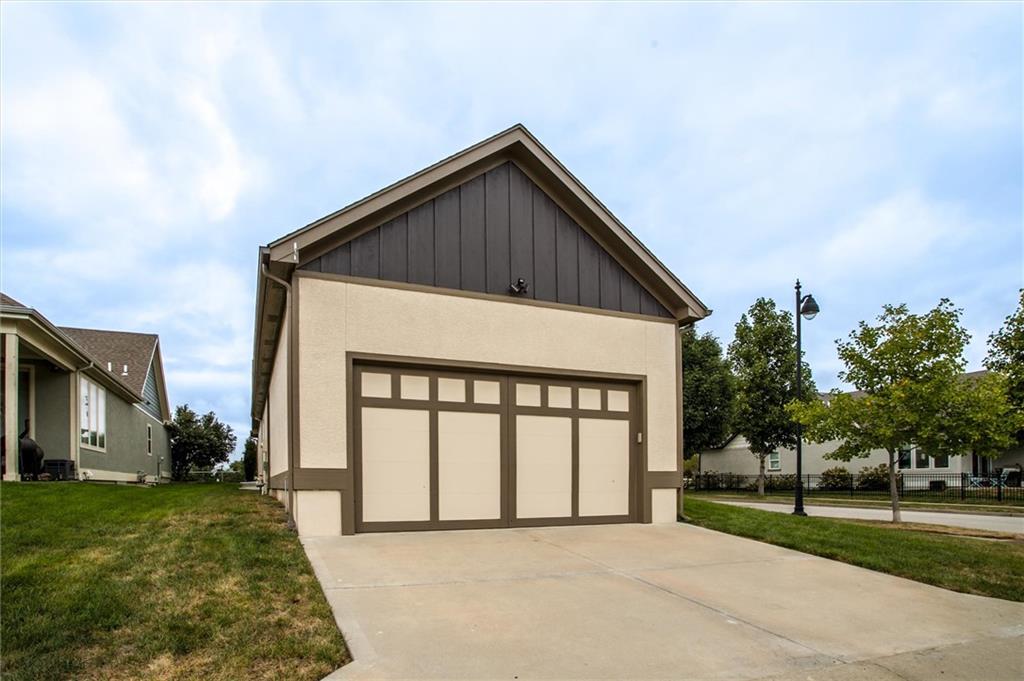 Photo 5 of 8117 N Farley Avenue