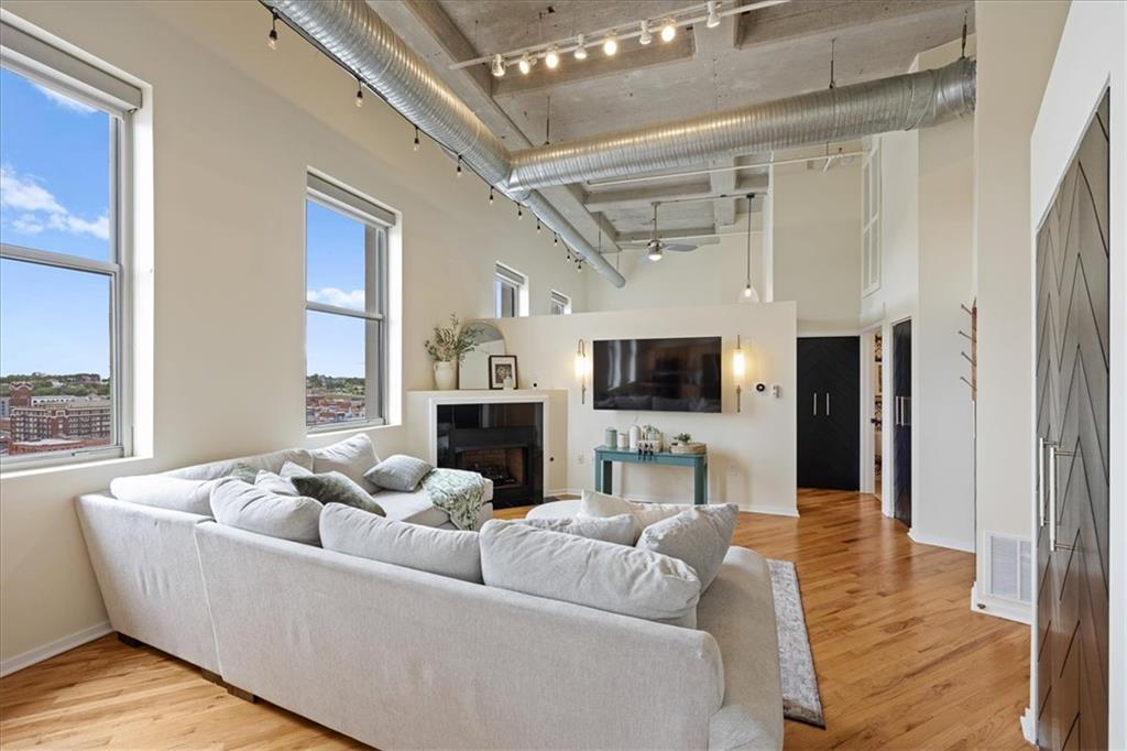 Photo 4 of 2107 Grand Boulevard #1207