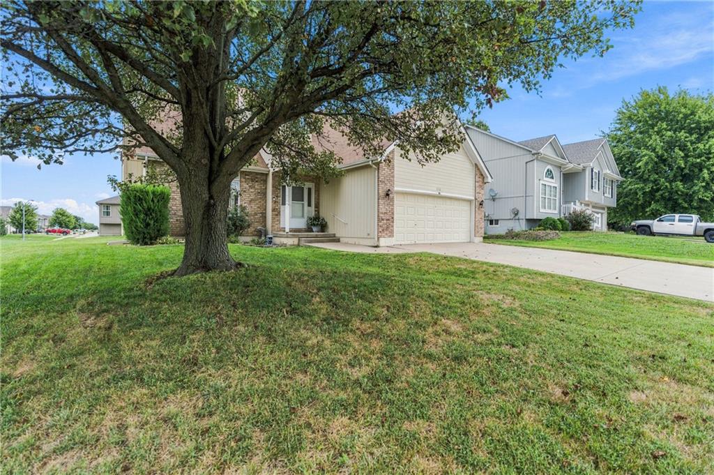 Photo 3 of 1112 Camelot Drive