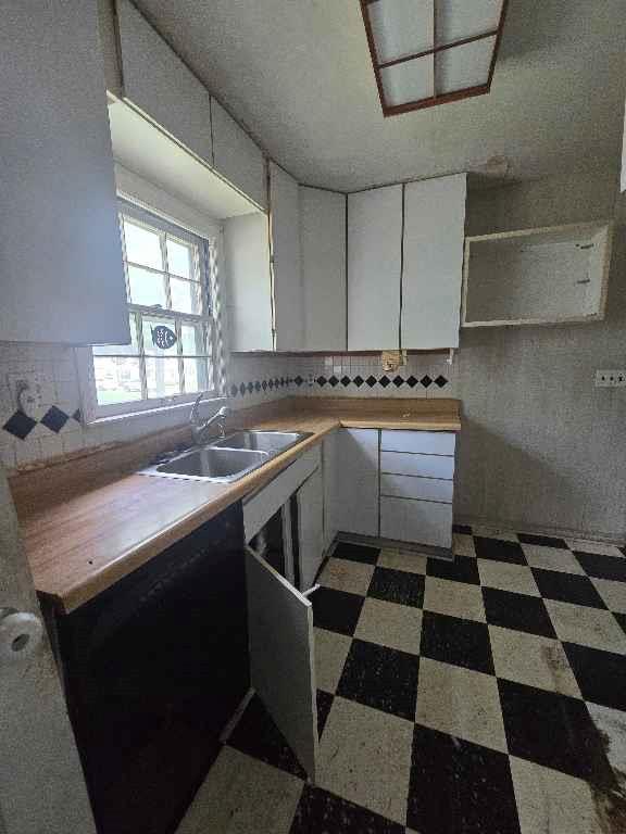 Photo 6 of 2305 W 73rd Street