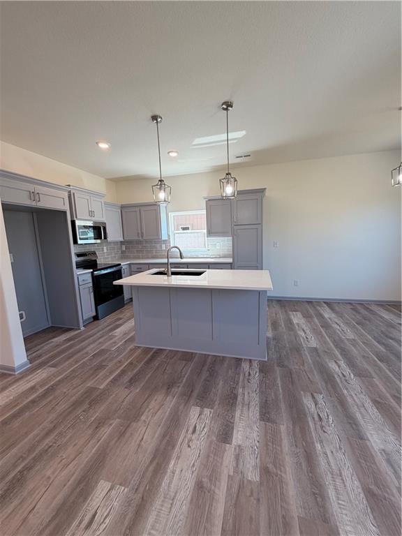 Photo 6 of 1313 NE Redwood Court