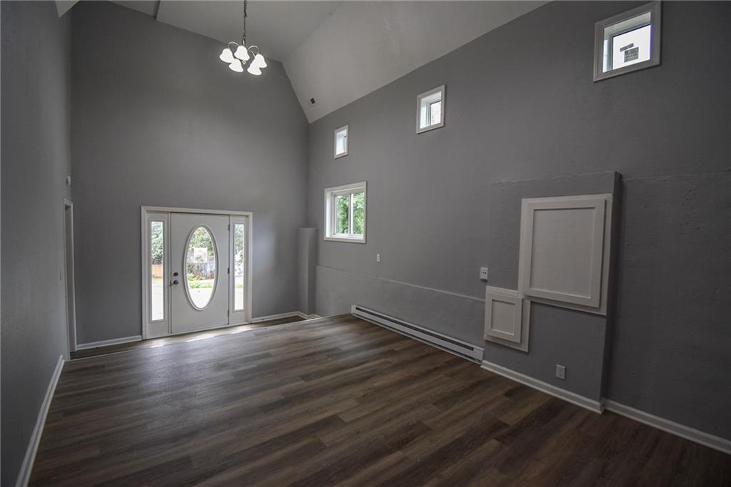 Photo 4 of 304 E 164th Terrace