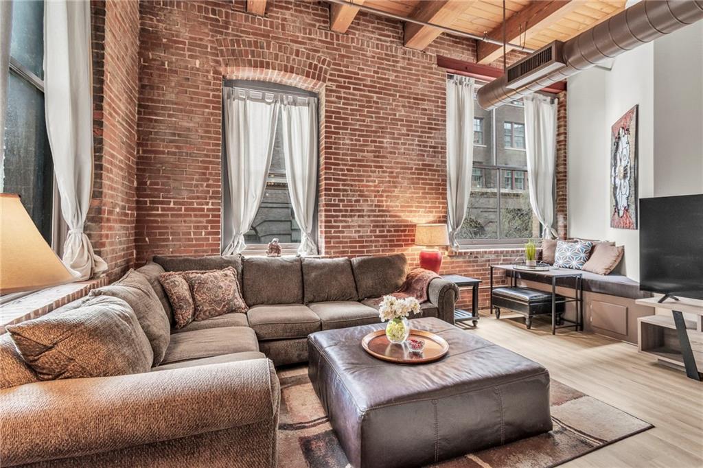 Photo of 308 W 8th Street #201