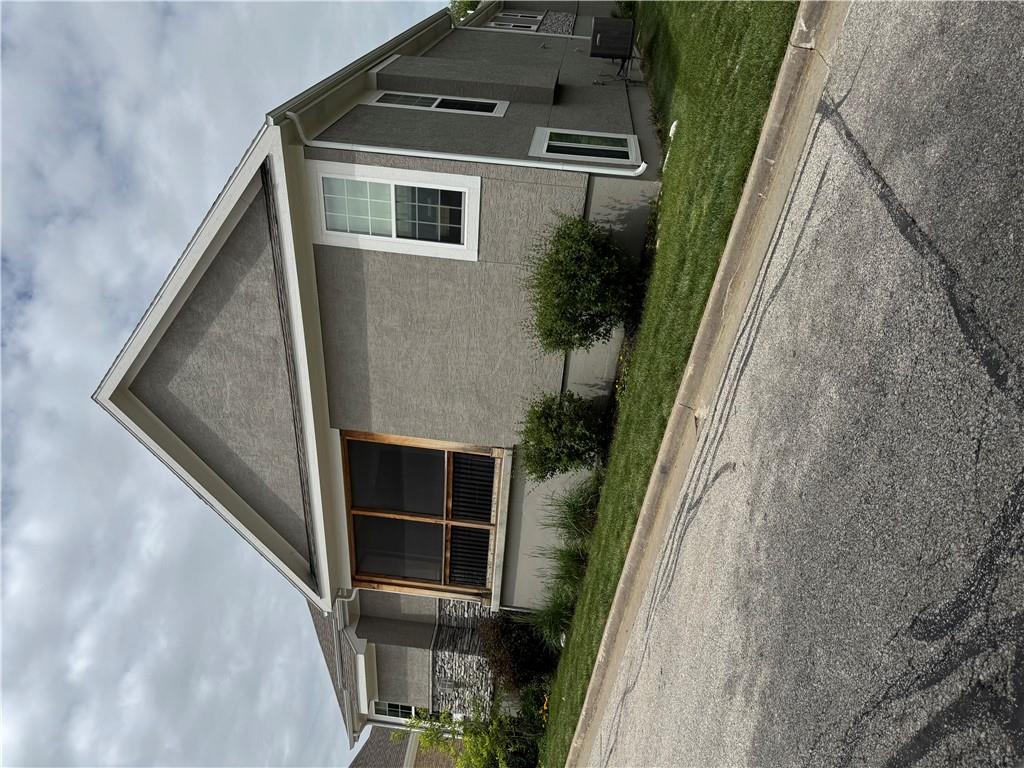 Photo 2 of 728 E 110th Terrace