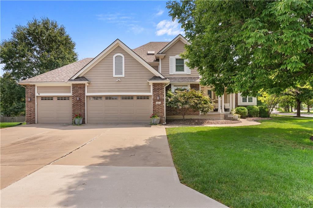 Photo of 317 SW Bridlewood Court