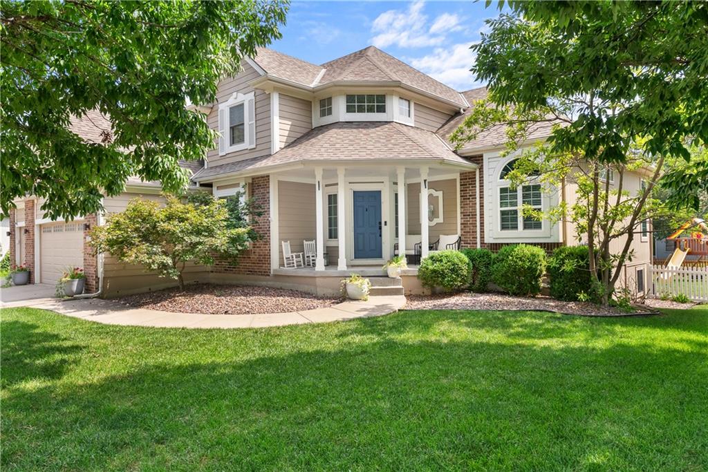Photo 2 of 317 SW Bridlewood Court