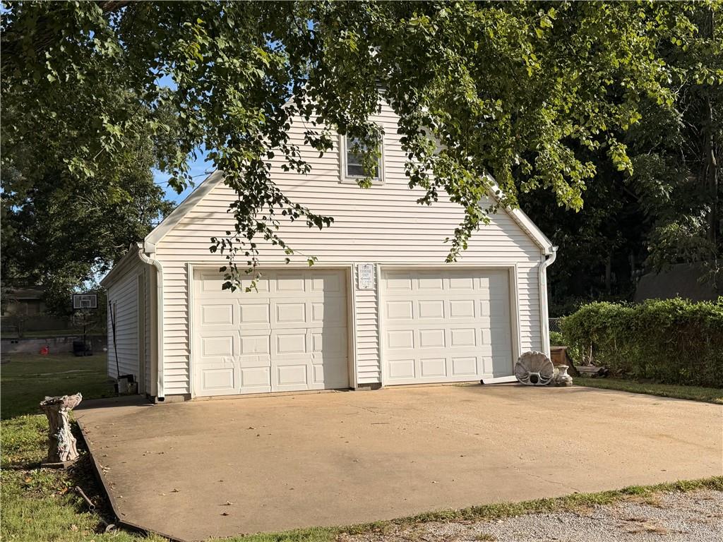Photo 3 of 1535 S Cedar Avenue