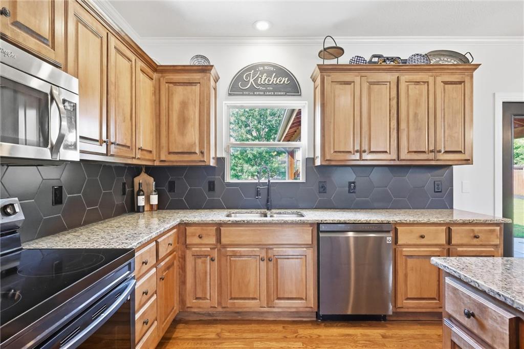 Photo 4 of 110 S Eastglen Drive