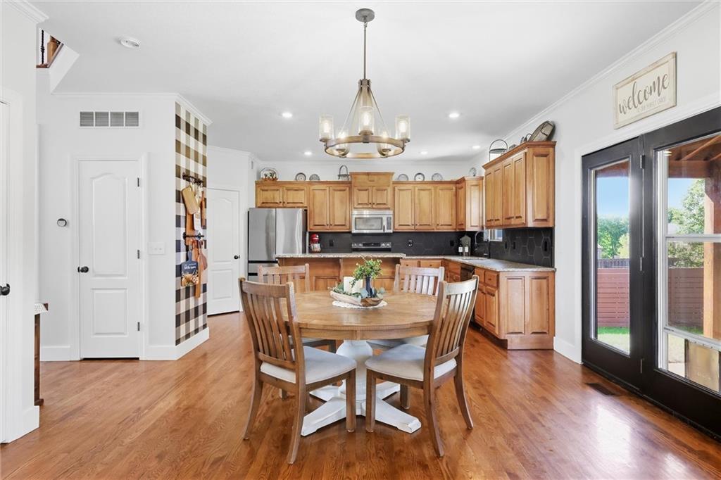 Photo 7 of 110 S Eastglen Drive