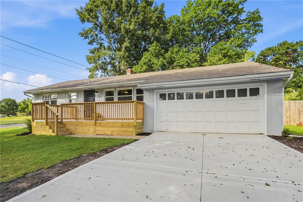 Photo 2 of 3028 S Hedges Avenue