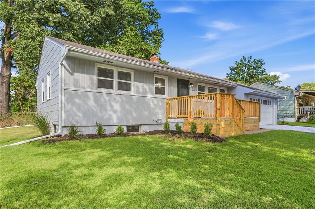 Photo 3 of 3028 S Hedges Avenue