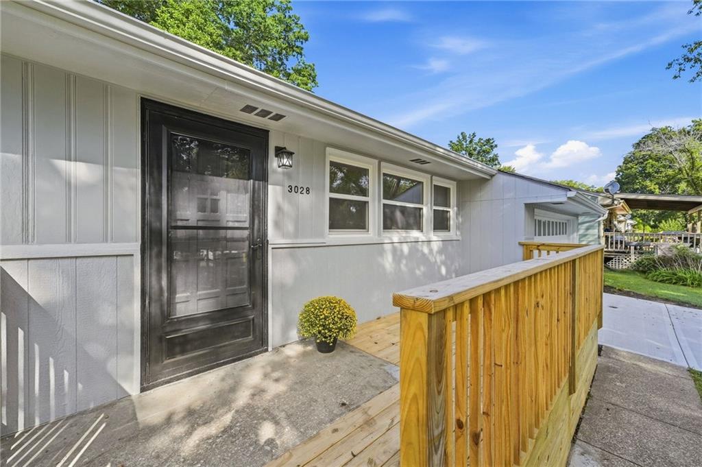 Photo 4 of 3028 S Hedges Avenue