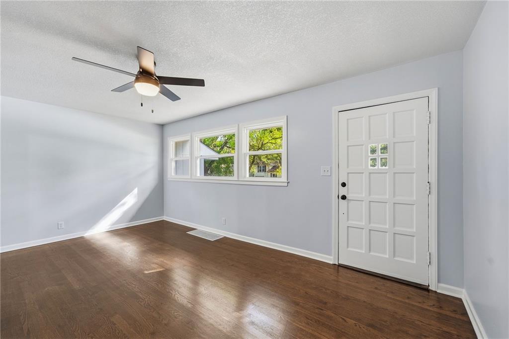 Photo 5 of 3028 S Hedges Avenue